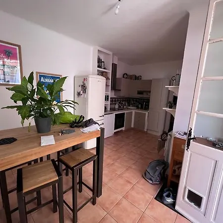 Maison Dans Les Rues Pietonnes Du Vieux